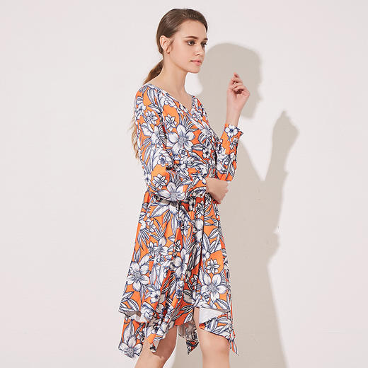 VIMAGE纬漫纪女装V领九分袖不规则印花连衣裙A字裙夏V907514 商品图3
