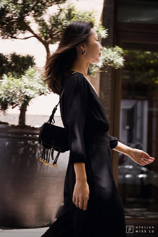 AtelierMissLu / Rosette-黑色真丝V领连体阔腿裤 商品图6