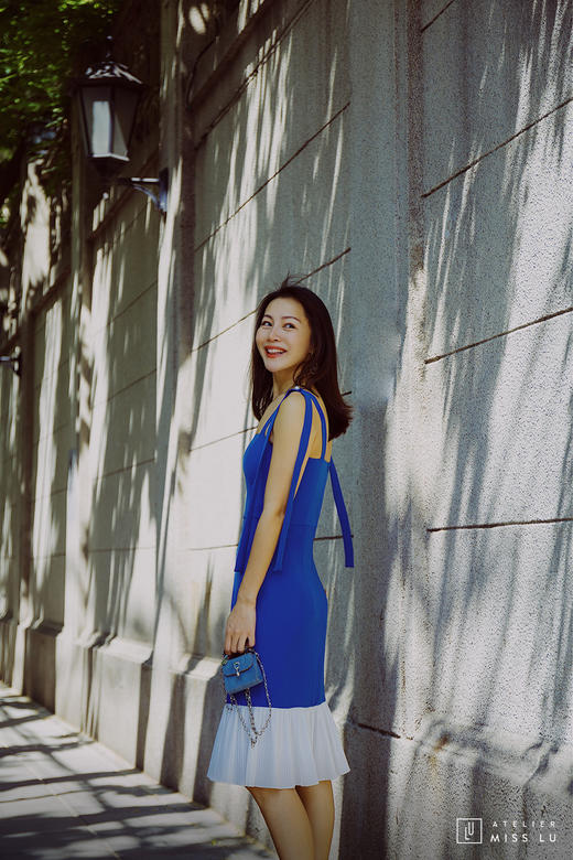 AtelierMissLu / Laure-皇家蓝珍珠飘带百褶拼接连身裙 商品图6