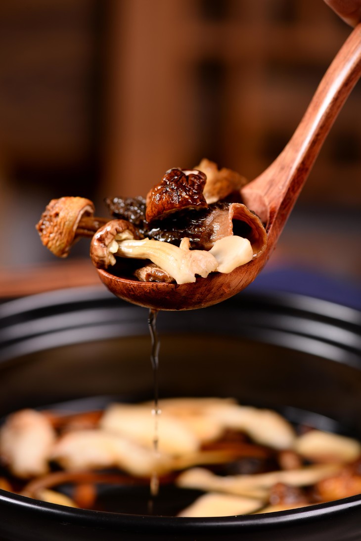 土哆哆云南菌汤包煲汤炖鸡鲜香美味