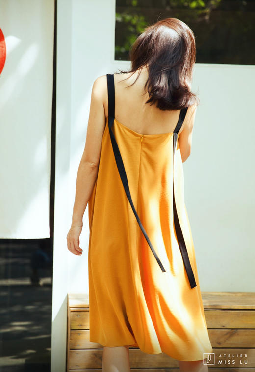 AtelierMissLu / Molly-蜜杏黄肩部珍珠飘带连身裙 商品图6