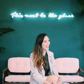  别只盯着他们家的包，明星们已经开始追他们家的配饰了 