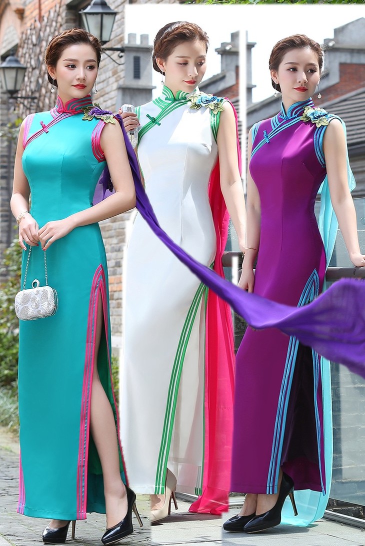 无袖走秀,演出高端绣花旗袍