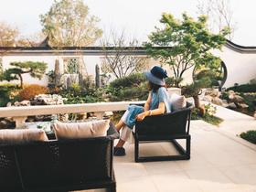 你与女王之间只差一件衣服