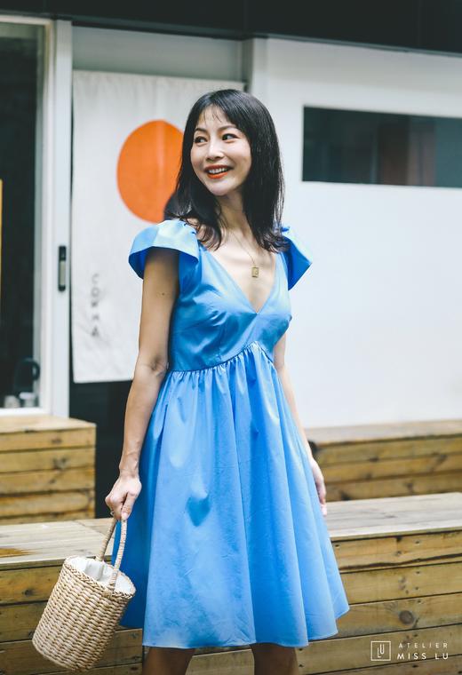 AtelierMissLu / Keira-海风蓝V领荷叶边连身裙 商品图1