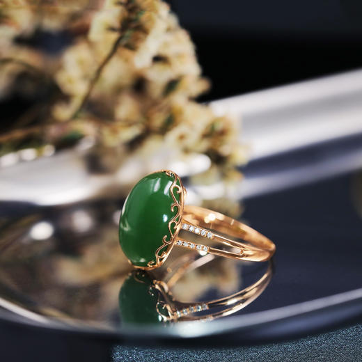 18K玫瑰金和田玉（碧玉）镶钻戒指--花边戒    蛋面12*16mm / 阳绿  （戒圈请备注留言） 商品图1