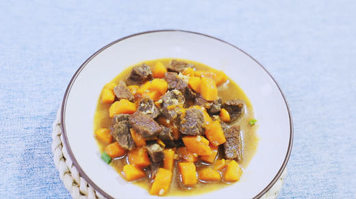 孕中期食谱 |  孕期吃什么有利于胎儿骨骼发育？试试胡萝卜炖牛肉，肉汁四溢 商品图0