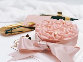 双红 茉莉金酒树莓慕斯