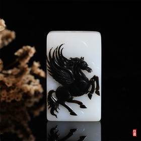 和田玉（羊脂玉）黑皮俄籽挂件--黑马玉牌 65g