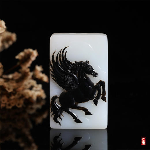 和田玉（羊脂玉）黑皮俄籽挂件--黑马玉牌 65g 商品图0