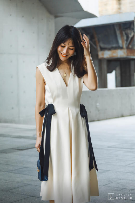 AtelierMissLu / Bonnie-珍珠白腰间装饰V领连身裙 商品图4