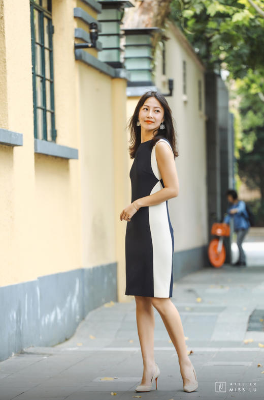 AtelierMissLu / Monica-藏青拼白修身连身裙 商品图4