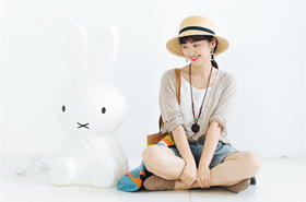  当亚麻恋上牛仔，演绎出不一样的彩色文艺时尚 