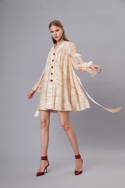 裸色复古树叶印花露肩系带连衣裙 商品图1