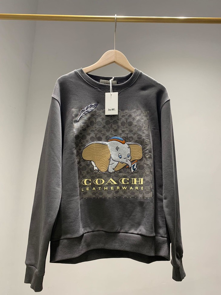 点此购买 coach 蔻驰重工迪斯尼小飞象刺绣卫衣 曾123791