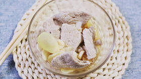 孕中期食谱 | 孕期晚上睡眠不佳吃什么好？试试莲子百合煨瘦肉，宁心安神