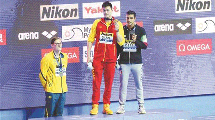 霍顿落败后，拒绝与孙杨合影：输不起的孩子，会成为全世界的笑话