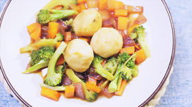 孕中期食谱 |  怀孕后，孕妇吃什么好？试试蔬菜鱼丸煲，营养丰富味道鲜美