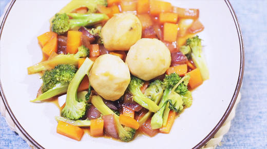 孕中期食谱 |  怀孕后，孕妇吃什么好？试试蔬菜鱼丸煲，营养丰富味道鲜美 商品图0