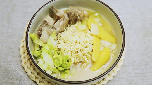 孕晚期食谱 | 孕妇补蛋白质吃什么好？试试排骨汤面，简单易做，营养美味 商品图0