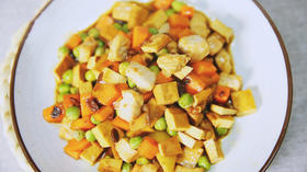 哺乳期食谱 | 产妇吃什么好？试试肉丁炒香干，营养丰富，小白都能轻易上手