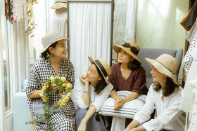  我们的理想友谊，老了以后住在一栋大房子 