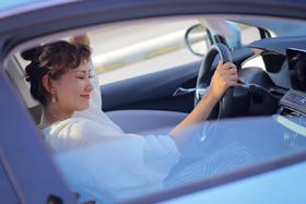 穿着绽放，也可以演绎香车美女！