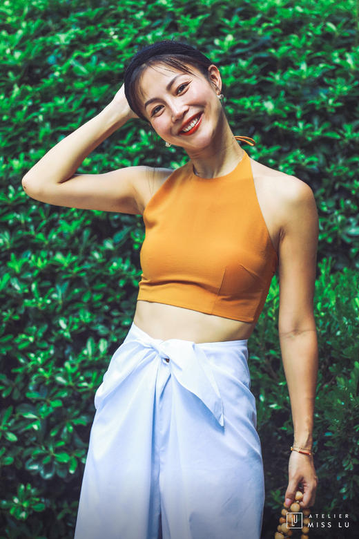 AtelierMissLu / Nisha-蜜杏黄挂脖露背飘带上衣 商品图1