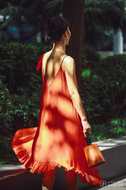 AtelierMissLu / Alicia-探戈红褶皱装饰吊带裙 商品图4