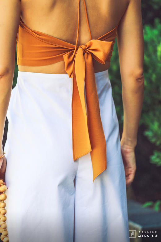 AtelierMissLu / Nisha-蜜杏黄挂脖露背飘带上衣 商品图4