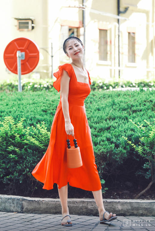 AtelierMissLu / Carina-探戈红荷花袖方领露背裙 商品图0