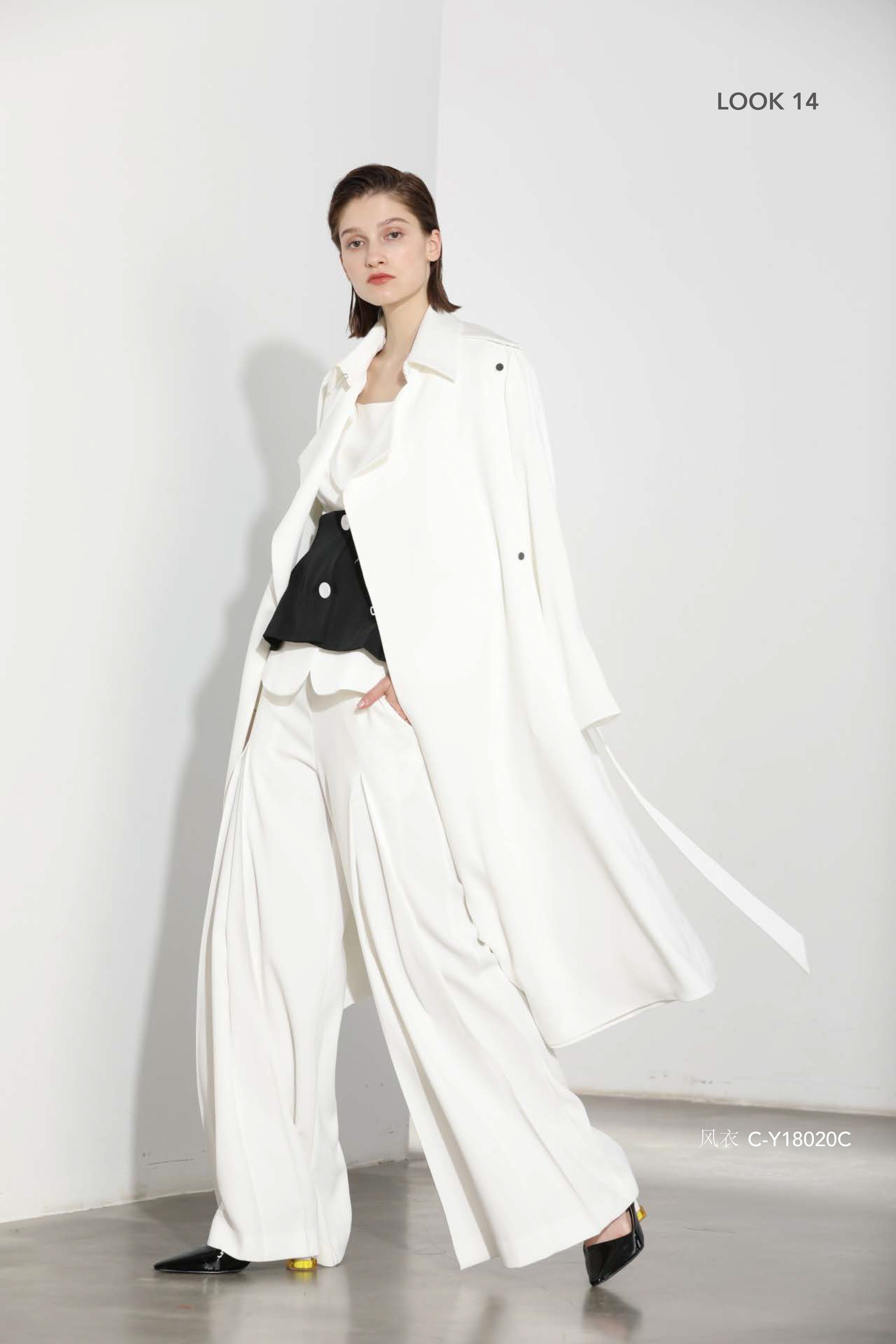 不规则飘逸风衣