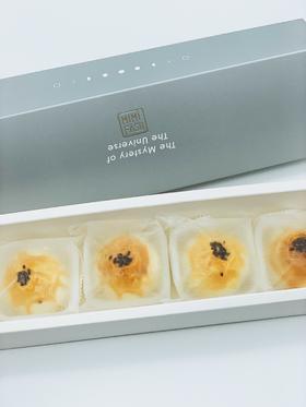 #每日现烤蛋黄酥#