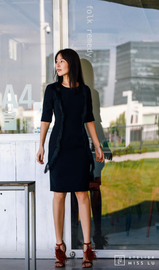 AtelierMissLu / Annet-光泽黑两侧流苏装饰连身裙 商品图2