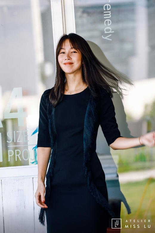 AtelierMissLu / Annet-光泽黑两侧流苏装饰连身裙 商品图3