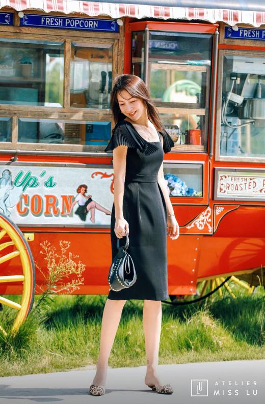 AtelierMissLu / Debbie-黑色吊带风琴褶装饰连身裙 商品图3