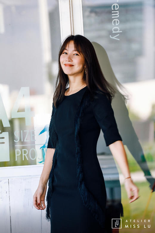 AtelierMissLu / Annet-光泽黑两侧流苏装饰连身裙 商品图5