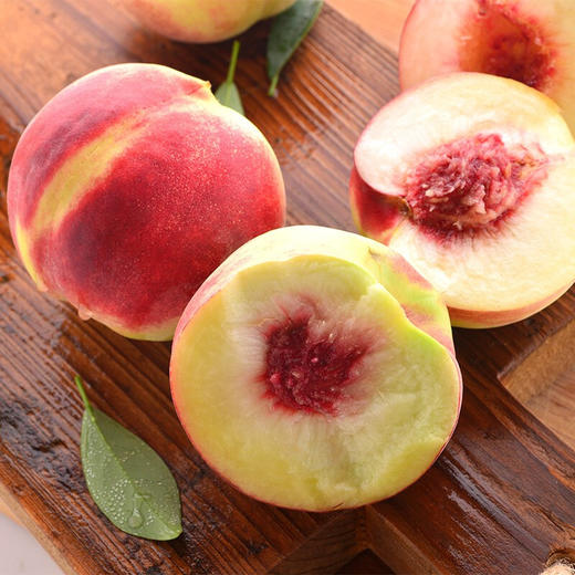 【重点推荐】山东泰安寒露蜜桃 新鲜孕妇水果大桃脆桃 金秋红蜜桃 商品图1