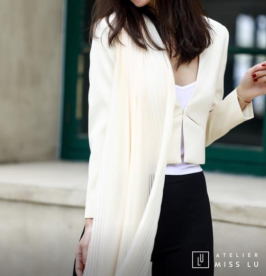 AtelierMissLu / Roz-白色风琴褶装饰短外套 商品图1