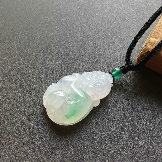 冰种阳绿厚庄翡翠猴儿 商品图1