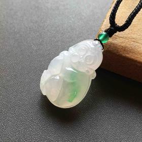 冰种阳绿厚庄翡翠猴儿