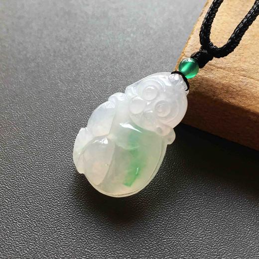冰种阳绿厚庄翡翠猴儿 商品图0