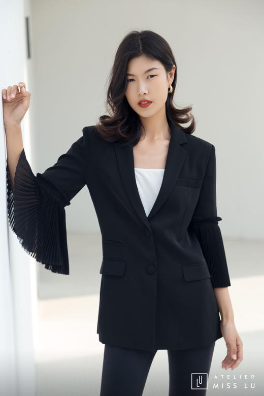 AtelierMissLu / Marin-黑色喇叭袖拼接西装外套 商品图11