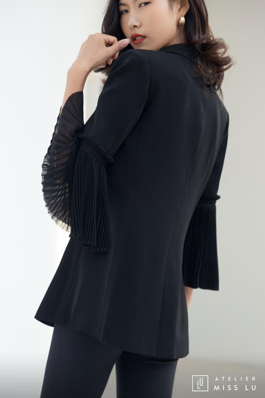 AtelierMissLu / Marin-黑色喇叭袖拼接西装外套 商品图14
