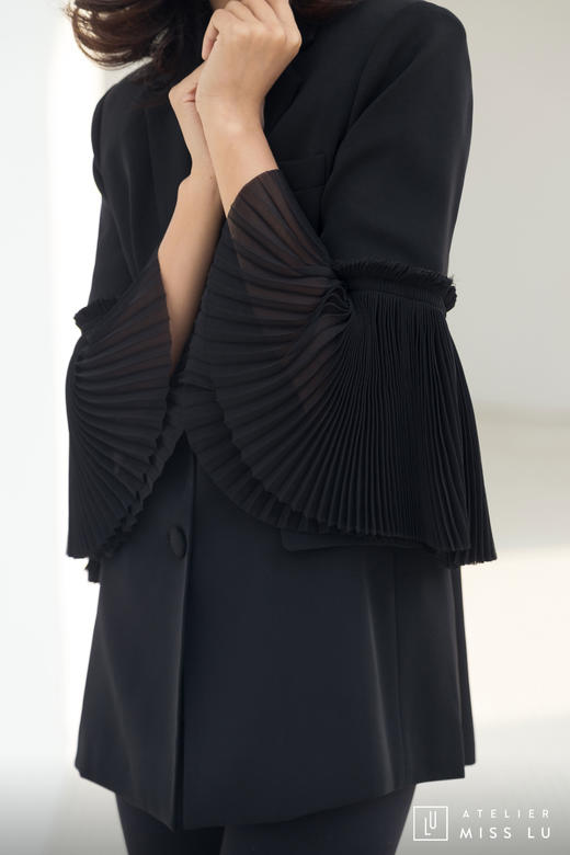 AtelierMissLu / Marin-黑色喇叭袖拼接西装外套 商品图13
