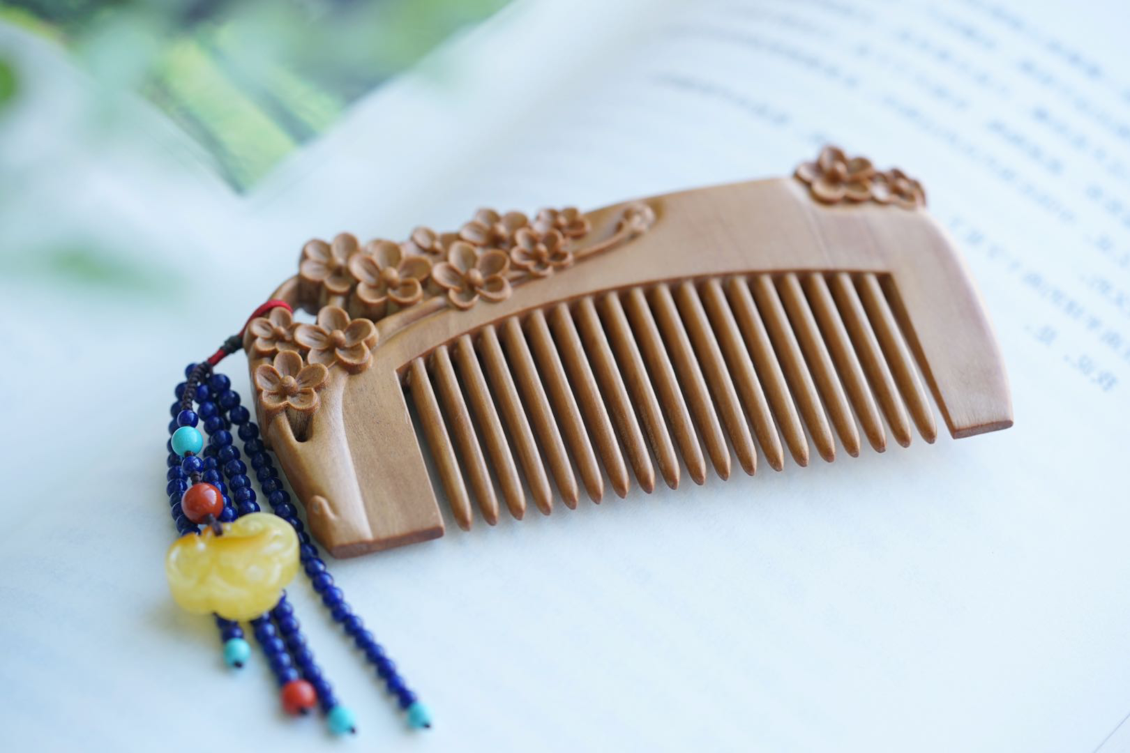 【生活的细节】老山檀整料雕刻梳子