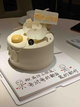 破壳日主题生日蛋糕，法式库里制作的芒果百香果“蛋黄”，白巧克力蛋壳，希望每一个生日都被记得