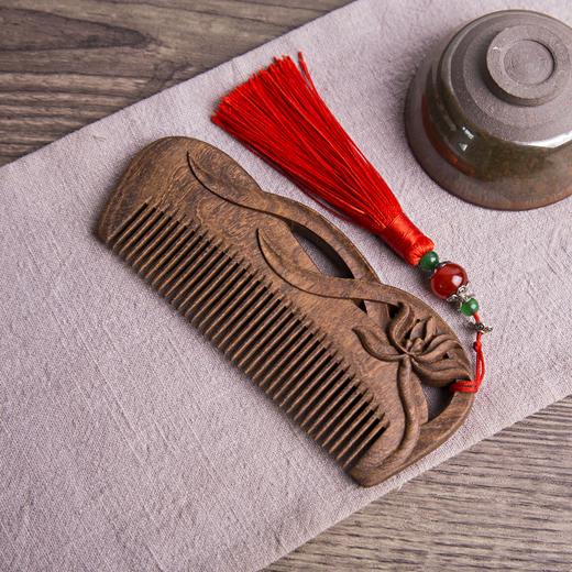 周广胜黑金檀简约款雕花木梳