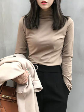 李玉刚携乌克兰籍老婆上镜，颜值逆天，老丈人背景雄厚