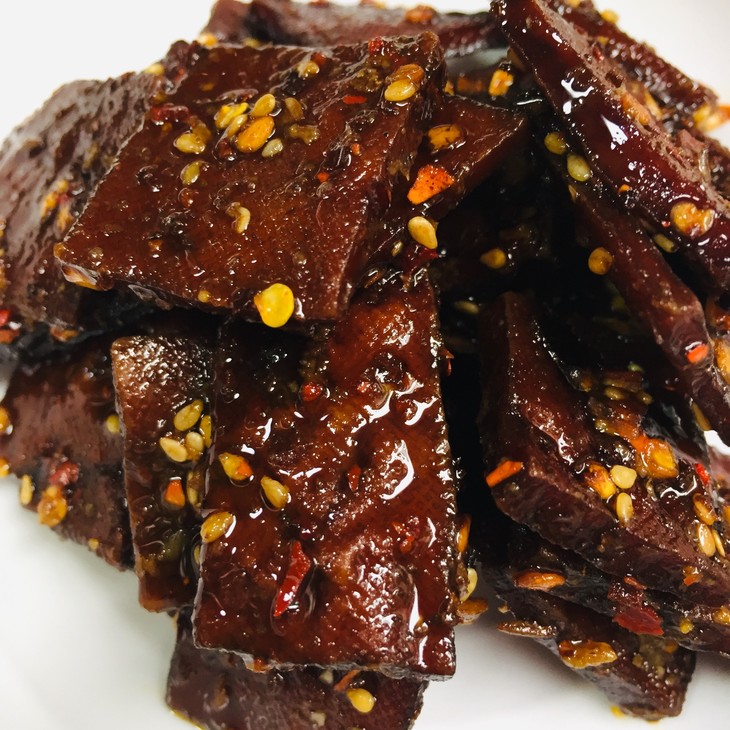 【散装现拌4胚 1油】黑色方形(长寿酱干,较软)